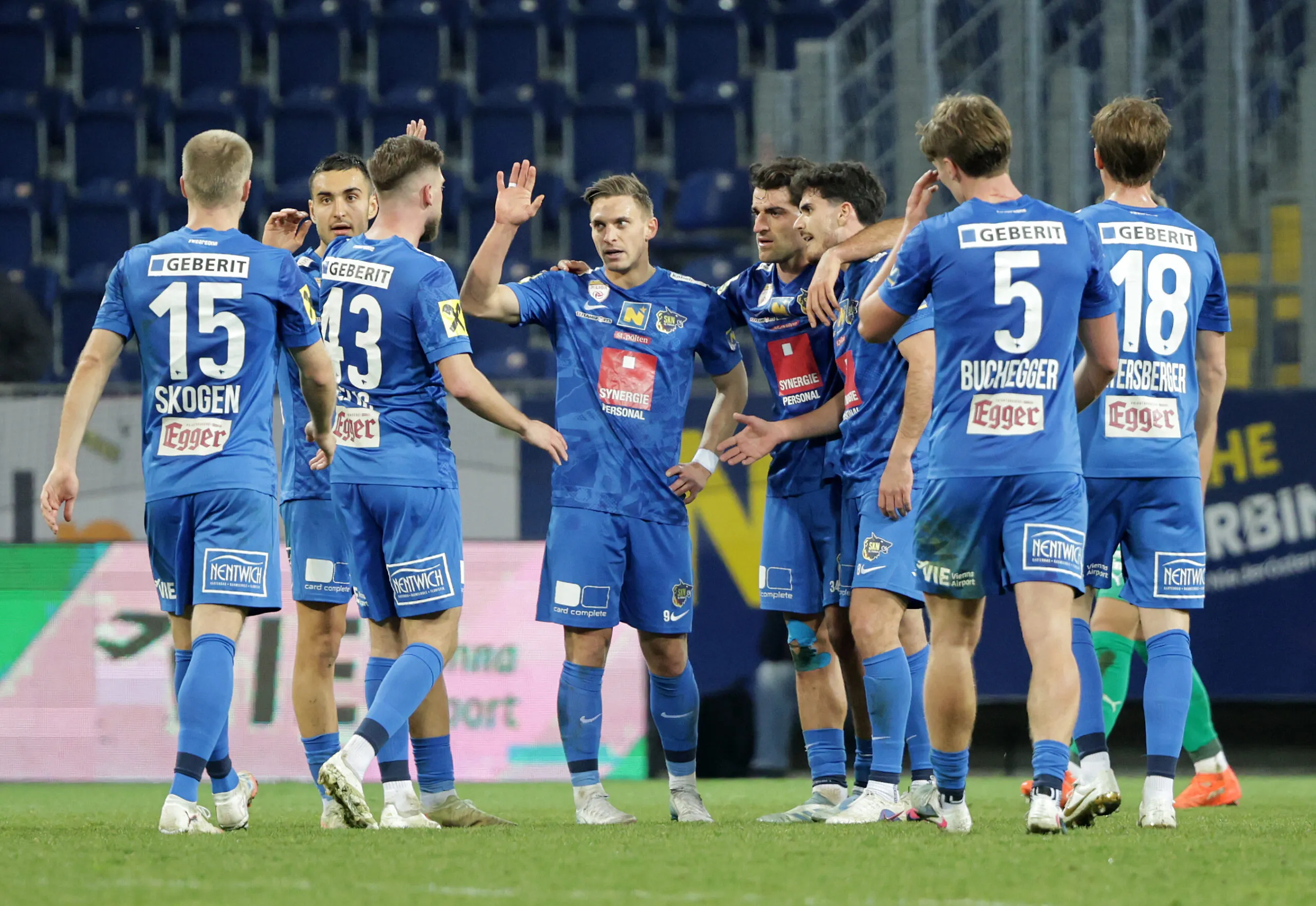 SOCCER 2. Liga, St.Poelten vs Rapid II