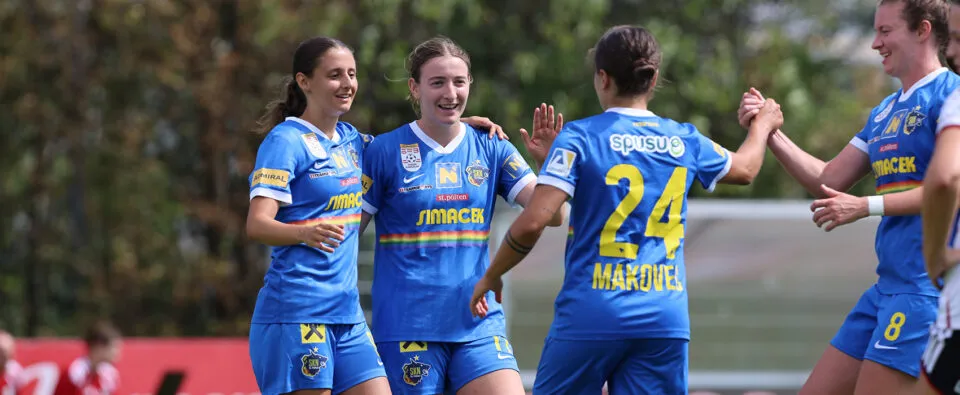 Torjubel Isabel Aistleitner, Magdalena Rukavina & Sara Makovec (Bild: LASK)