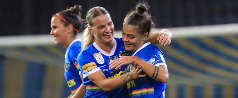 Torjubel Amelie Woelki und Sara Makovec (Bild: Tom Seiss)