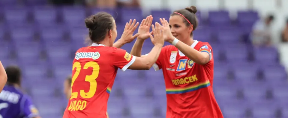 Torjubel Fanni Vágó und Jennifer Klein (Bild: Tom Seiss)