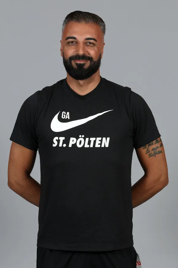 SOCCER 2. Liga, St.Poelten, team photo shoot