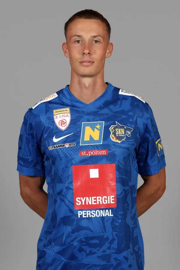 SOCCER 2. Liga, St.Poelten, team photo shoot