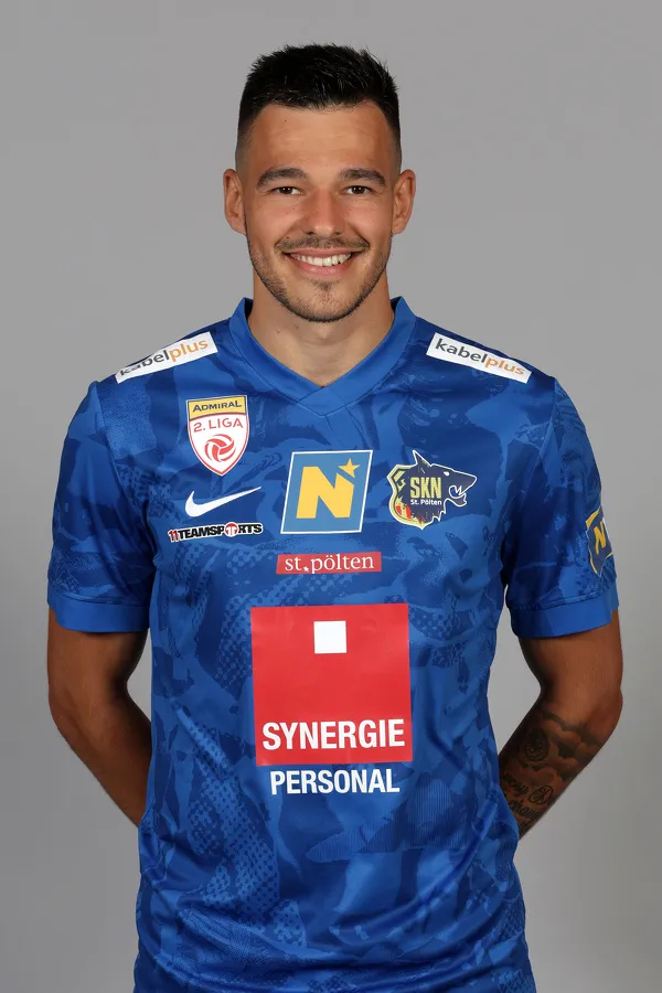 SOCCER 2. Liga, St.Poelten, team photo shoot