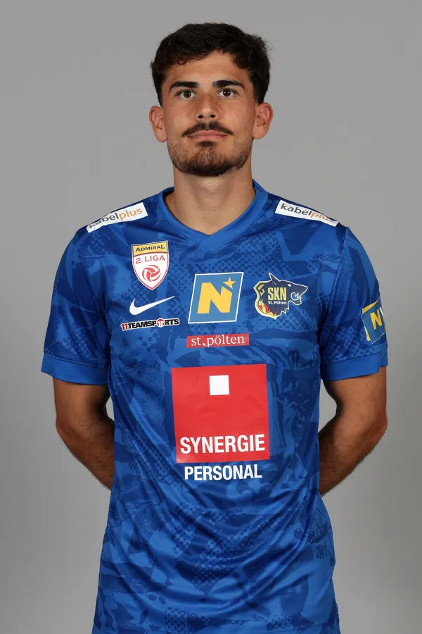 SOCCER 2. Liga, St.Poelten, team photo shoot