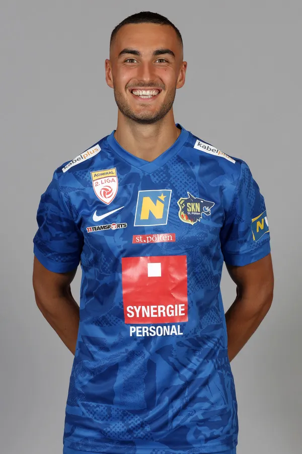SOCCER 2. Liga, St.Poelten, team photo shoot