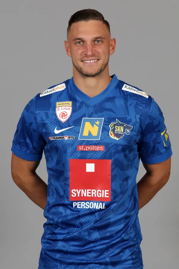 SOCCER 2. Liga, St.Poelten, team photo shoot