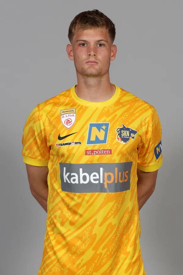 SOCCER 2. Liga, St.Poelten, team photo shoot
