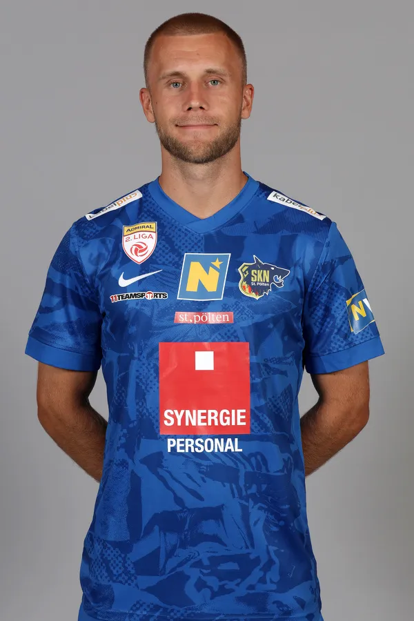 SOCCER 2. Liga, St.Poelten, team photo shoot