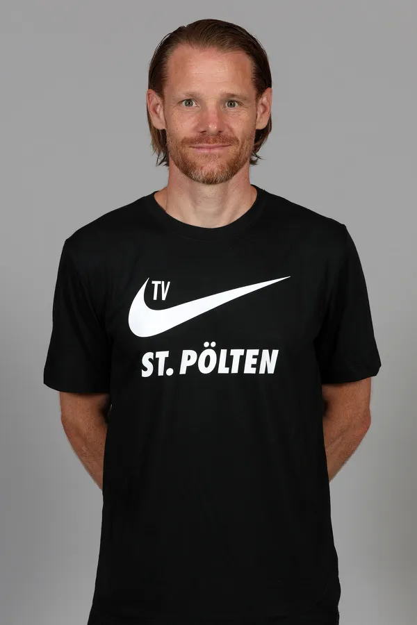 SOCCER 2. Liga, St.Poelten, team photo shoot