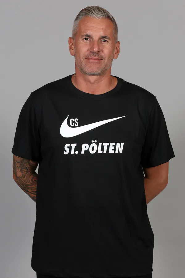 SOCCER 2. Liga, St.Poelten, team photo shoot