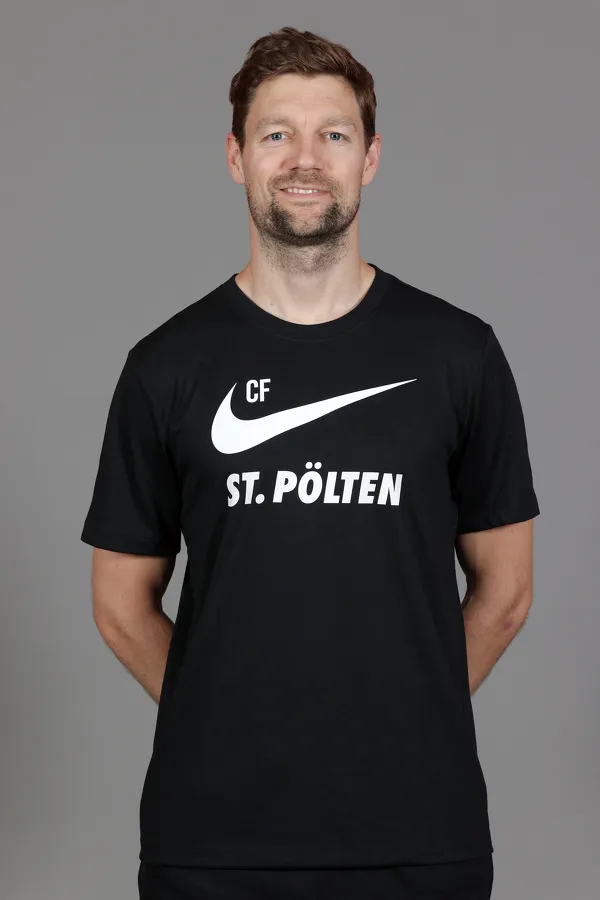 SOCCER 2. Liga, St.Poelten, team photo shoot