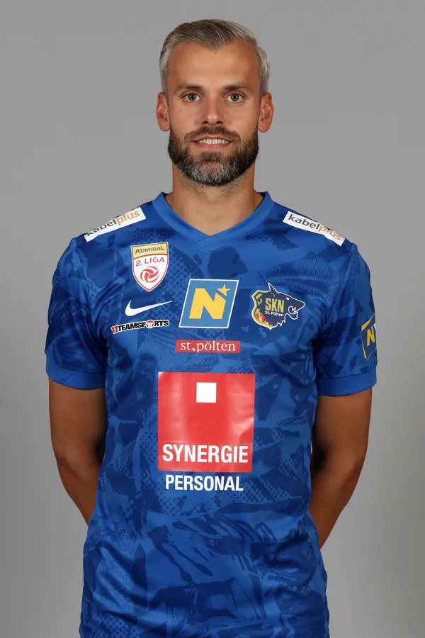 SOCCER 2. Liga, St.Poelten, team photo shoot